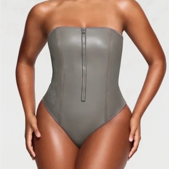 SKIMS Other - NWT Skims rubberized scuba swim strapless one piece